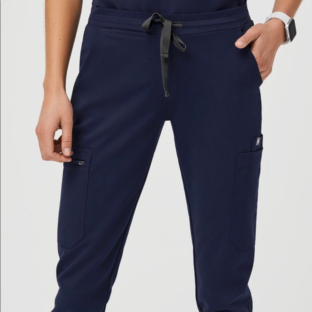 NWOT Figs Navy Yola skinny scrub pants